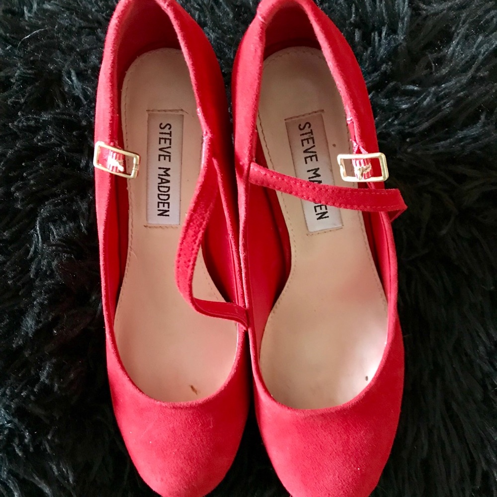 STEVE MADDEN red Mary Jane pumps